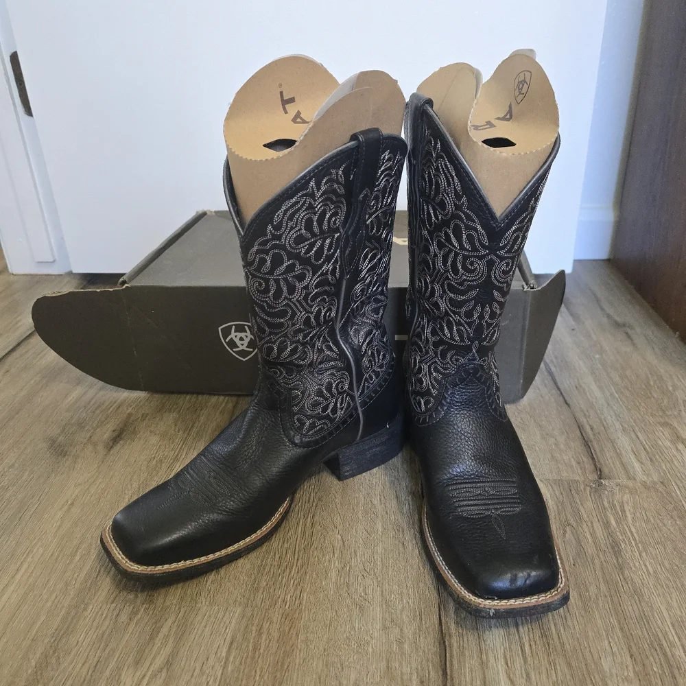 Ariat Black Leather Cowboy Boots - Picture 1 of 6